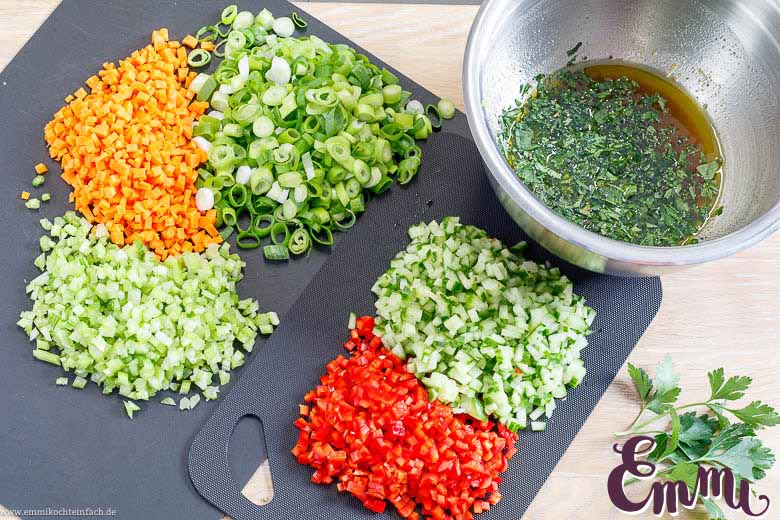 Gemüse für den Salat mit Linsen