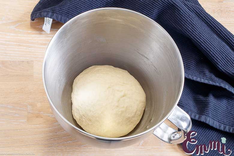 Hefeteig für das beliebte Zimtgebäck