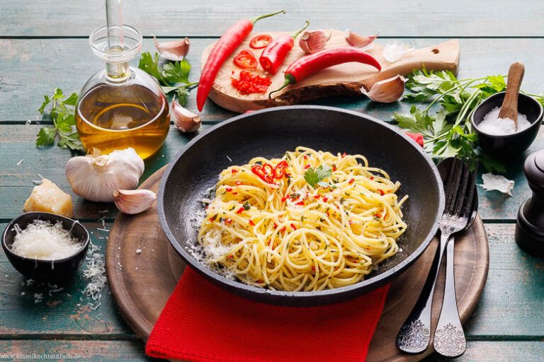 Original Spaghetti Aglio E Olio - Emmikochteinfach