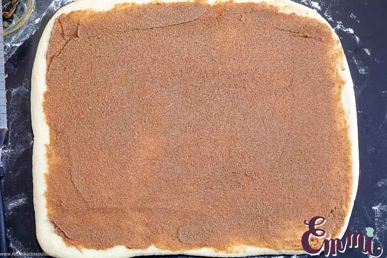 Teig ausgerollt Zimtschnecken Füllung
