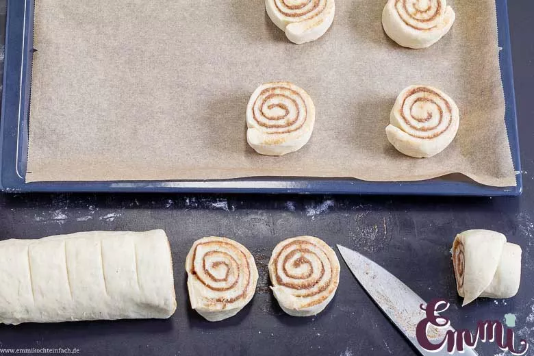 Zimtschnecken rollen