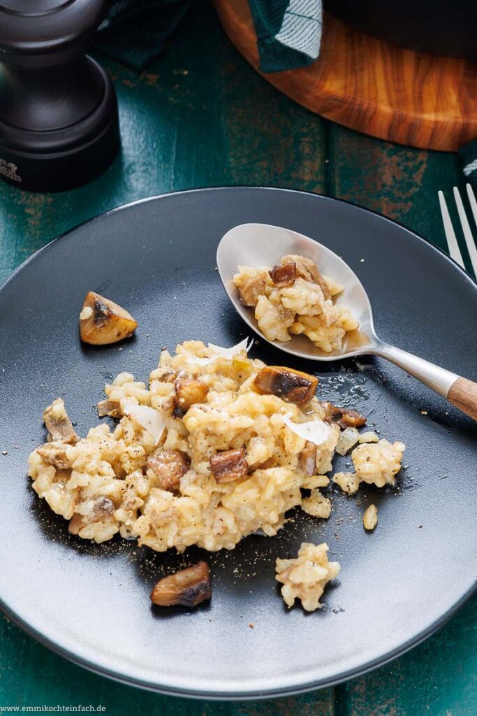Pilzrahmsoße Mit Pilzen Aus Der Dose Pilzrisotto einfach gemacht - emmikochteinfach