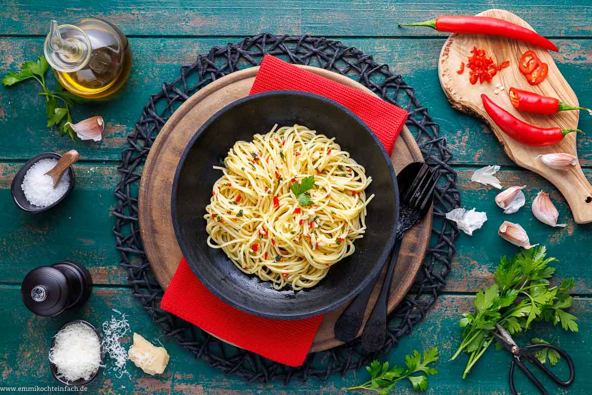 Original Spaghetti aglio e olio - emmikochteinfach