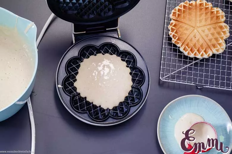 Waffelproduktion mit Waffeleisen