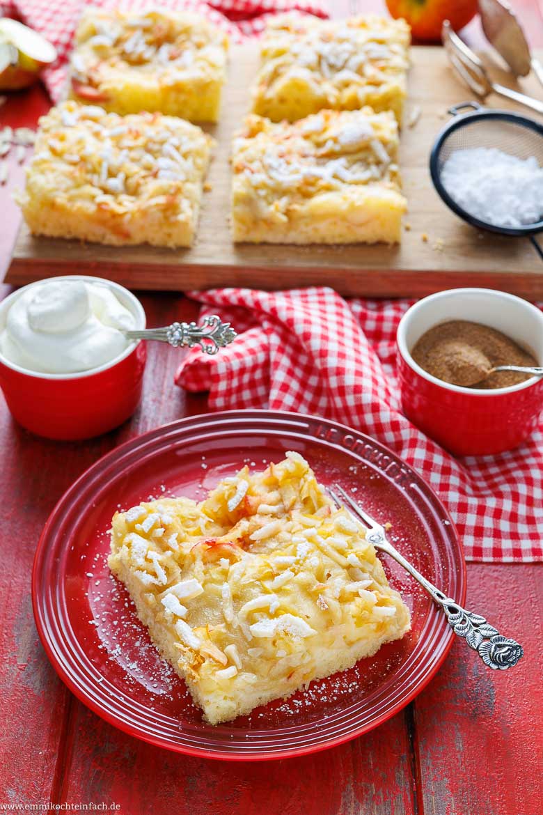 Apfelkuchen vom Blech - schnell & einfach - emmikochteinfach