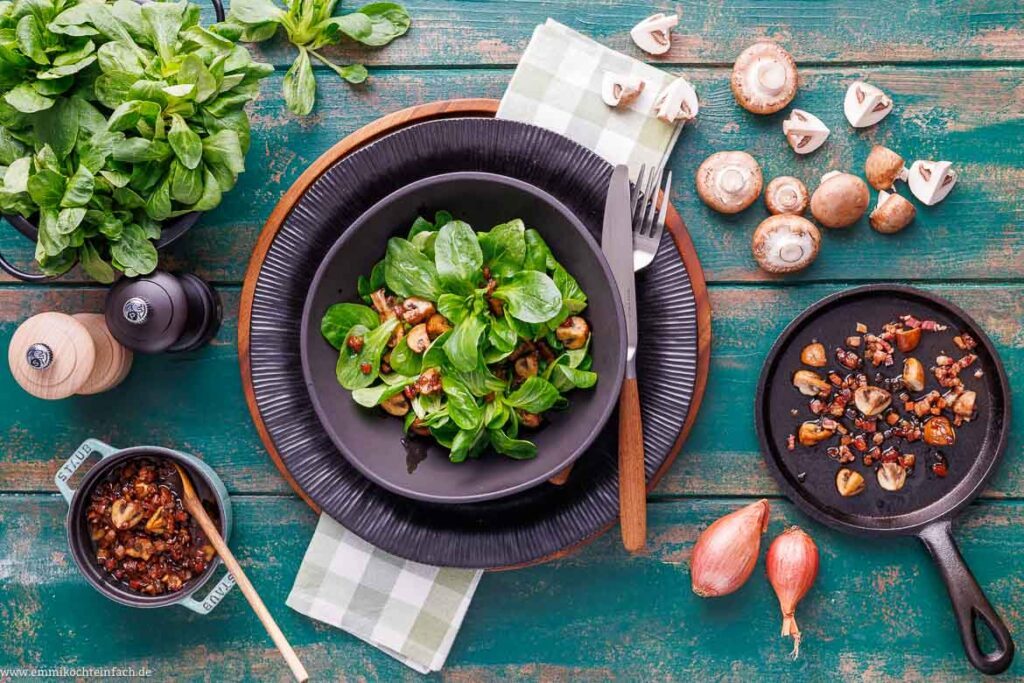 Feldsalat mit Speck und Champignons