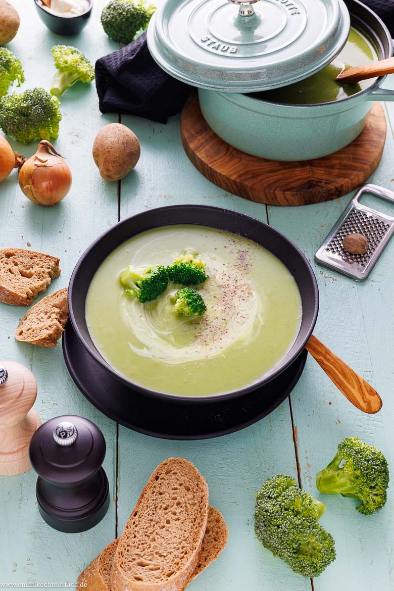 Brokkoli Suppe - einfach &amp; schnell - emmikochteinfach