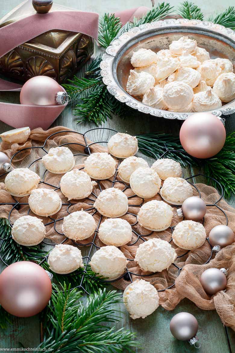 Mit nur wenigen Zutaten sind die Kokosmakronen so einfach und lecker!