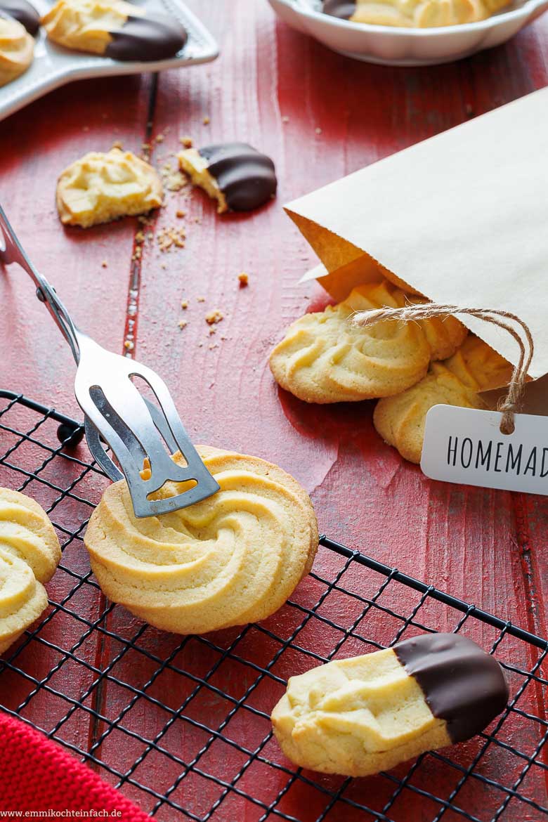 In Schokolade getaucht oder blanko, Spritzgebäck schmeckt in beiden Varianten.