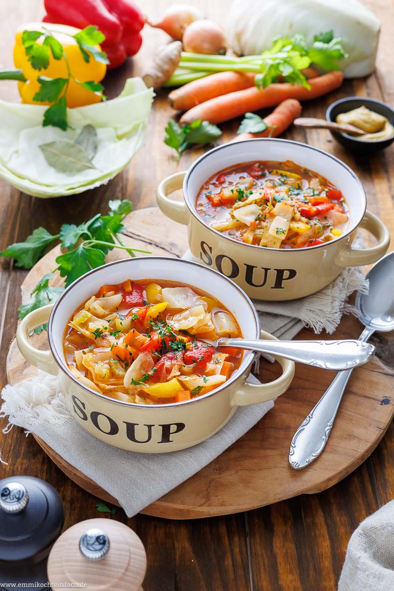 Kohlsuppe – klassisch &amp; gesund - emmikochteinfach