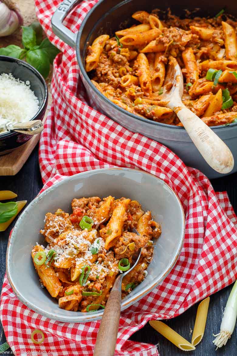 One Pot Pasta mit Hackfleischsoße