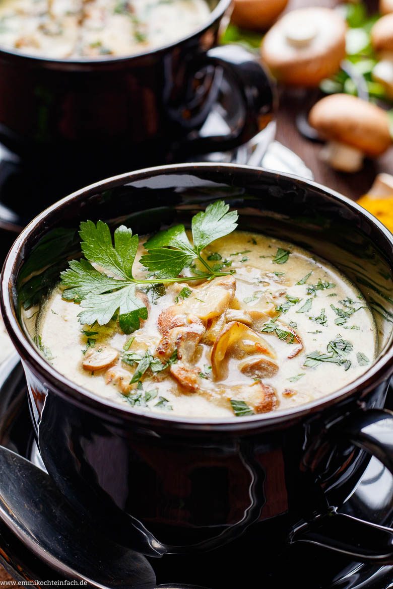 Pilzsuppe mit frischen Pilzen