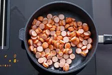 Würstchengulasch anbraten