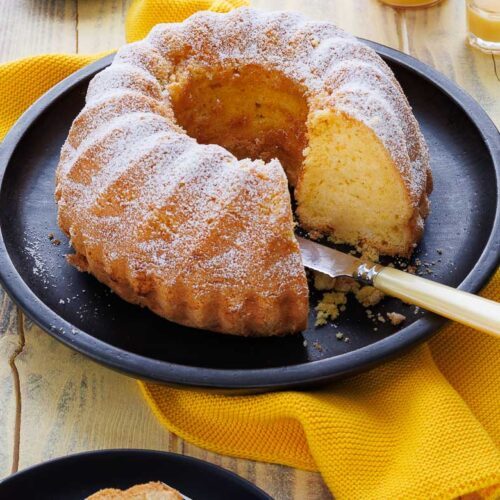 Eierlikörkuchen - saftig & klassisch Eierlikörkuchen - saftig & klassisch