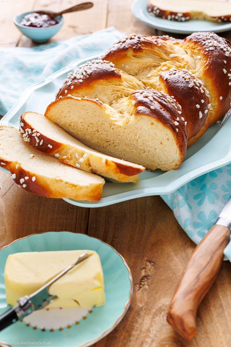 Hefezopf mit Butter
