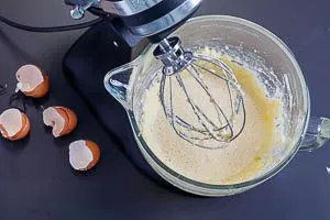 Eier f&uuml;r den Teig vom Fantakuchen