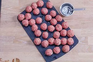 Geformte Fleischbällchen für Köttbullar