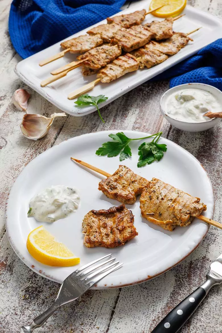 Fleischspieße aus zartem Schweinefleisch mit einer würzigen Marinade