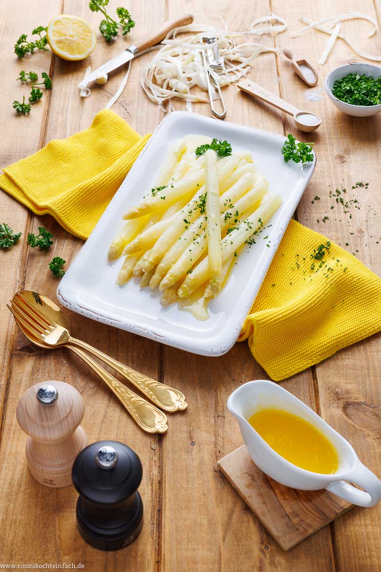 Gerade mal 15 Minuten braucht es, bis Spargel auf den Punkt gar ist.