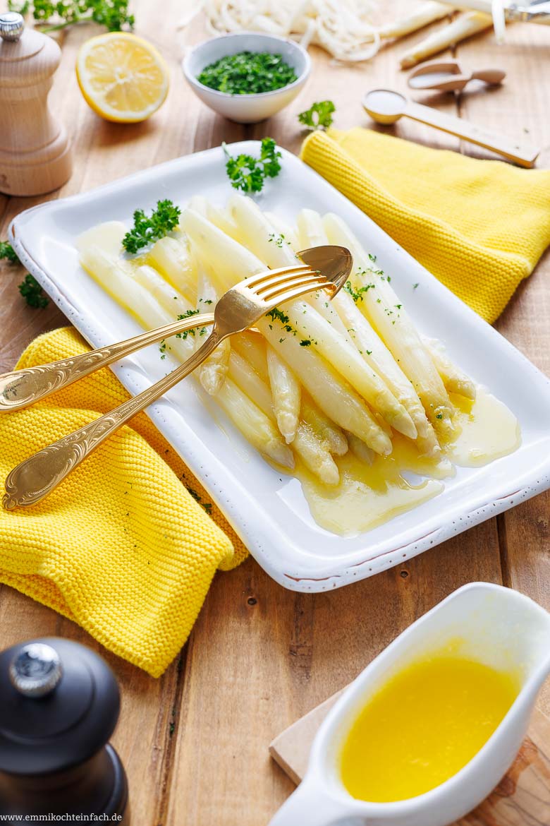 Spargel kochen einfach gemacht - emmikochteinfach