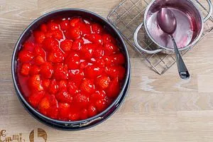 Mit Tortenguss übergossene Erdbeeren