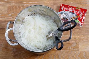 Glasnudelsalat - Glasnudeln vorbereiten