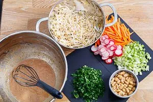 Glasnudelsalat Zutaten vorbereiten