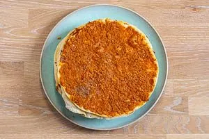 In Pfanne ausgebackene Lahmacun gestapelt