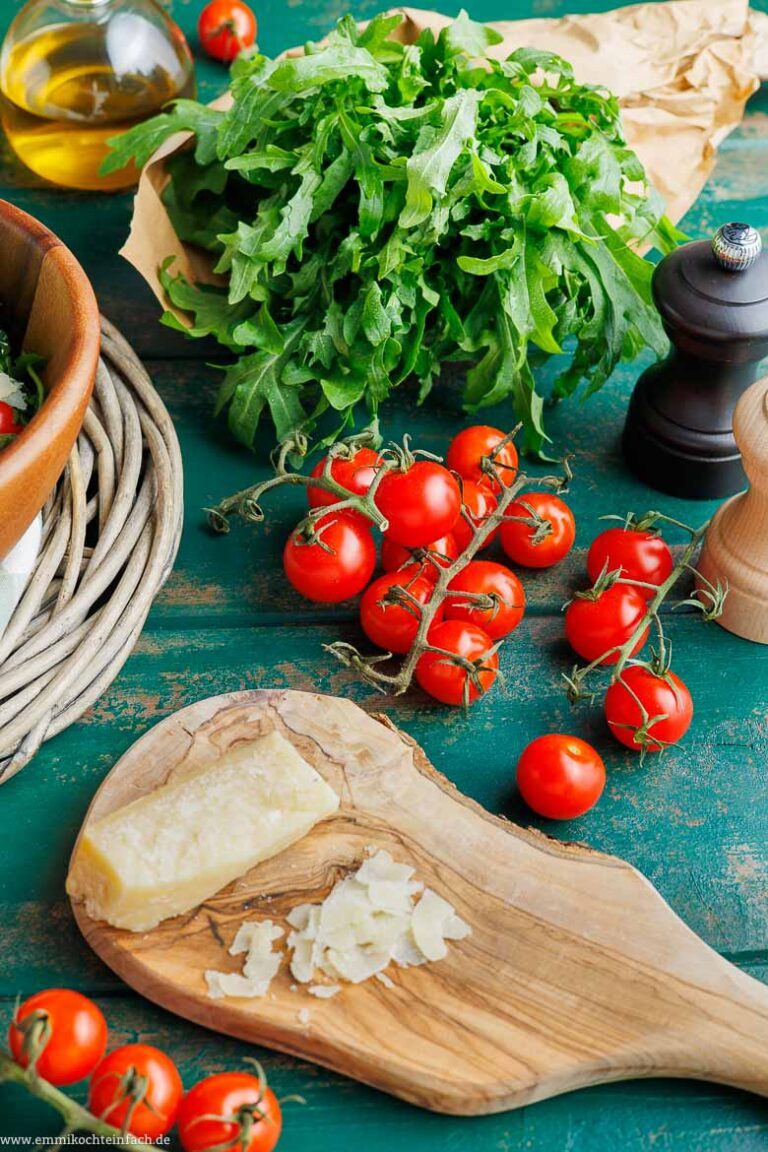 Rucola-Salat mit Tomaten und Parmesan - emmikochteinfach