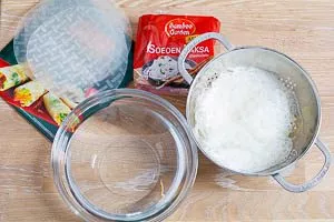Zubereitung der Glasnudeln für Sommerrollen