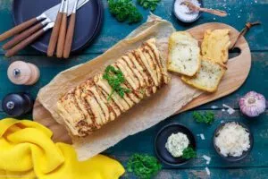 Zupfbrot Rezept mit Kräuterbutter