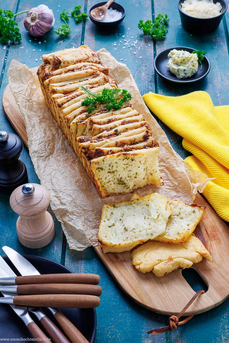Zupfbrot mit Kräuterbutter