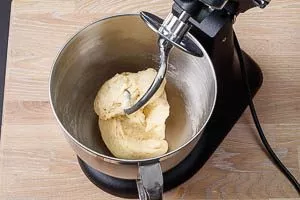 Zupfbrot Teig kneten