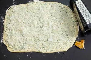 Zupfbrot Teig mit Kräuterbutter
