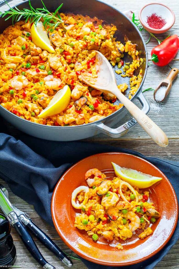 Einfache Paella mit Hähnchen &amp; Meeresfrüchten