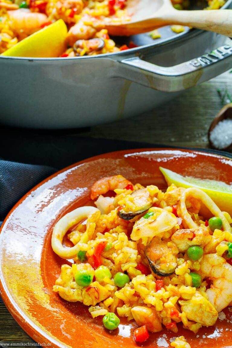 Einfache Paella mit Hähnchen & Meeresfrüchten Einfache Paella mit Hähnchen & Meeresfrüchten