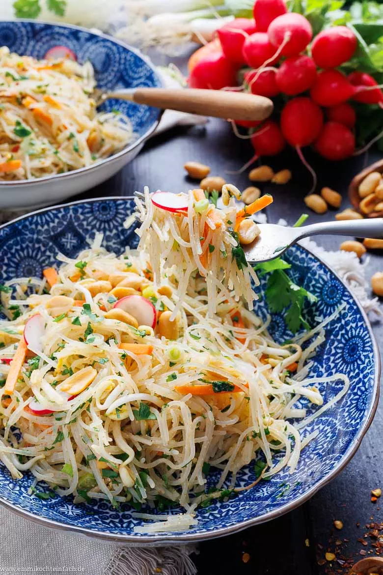 Glasnudelsalat asiatisch
