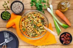 Quinoa Salat Rezept orientalisch mit Gemüse und Kichererbsen
