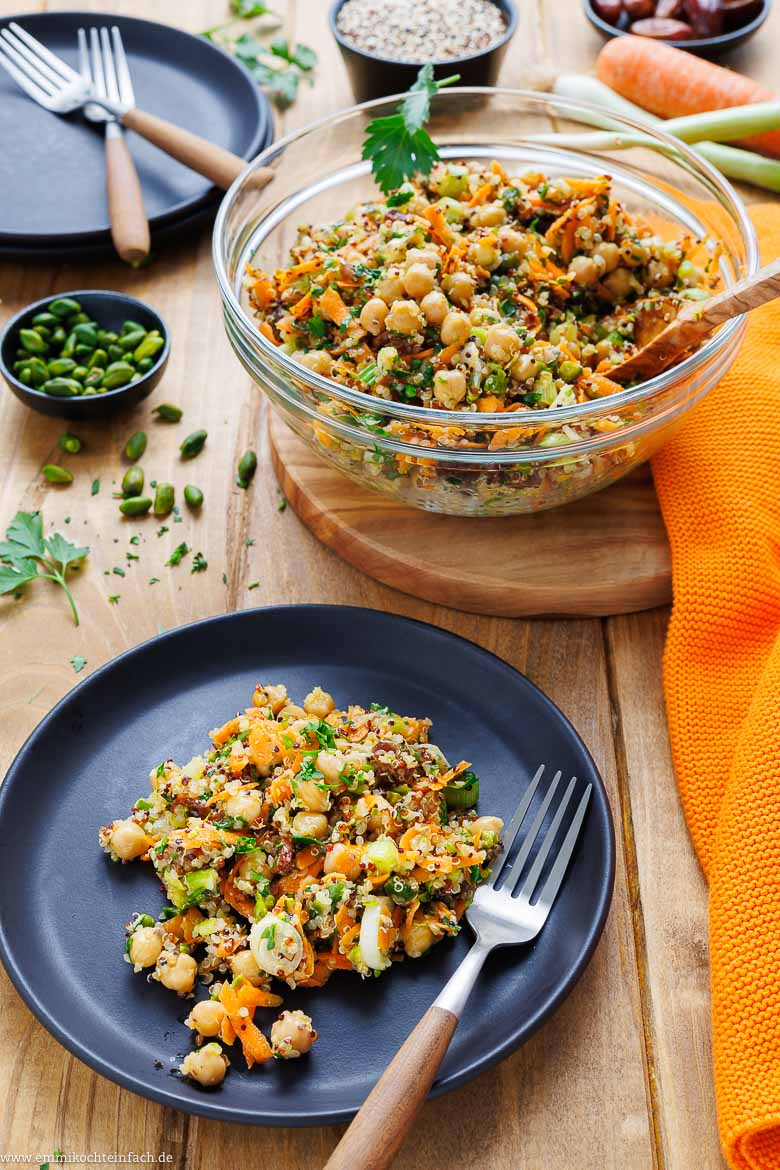 Quinoa Salat auf dem Teller