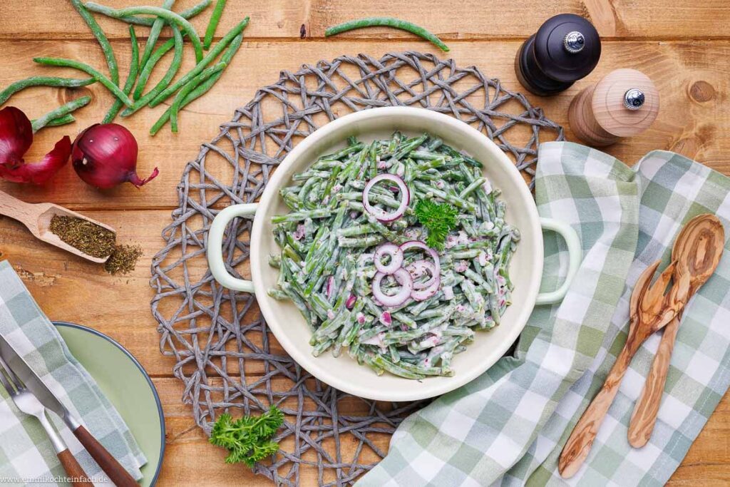 Klassischer Schichtsalat - emmikochteinfach
