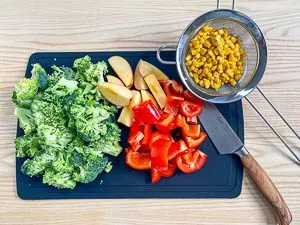 Brokkoli Salat Zutaten vorbereiten