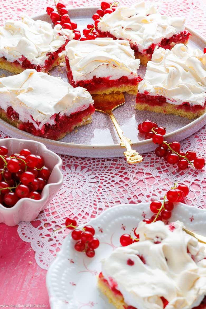 Johannisbeerkuchen vom Blech mit Baiser