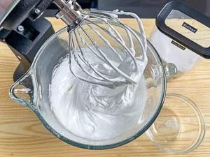 Baiser-Masse zubereiten