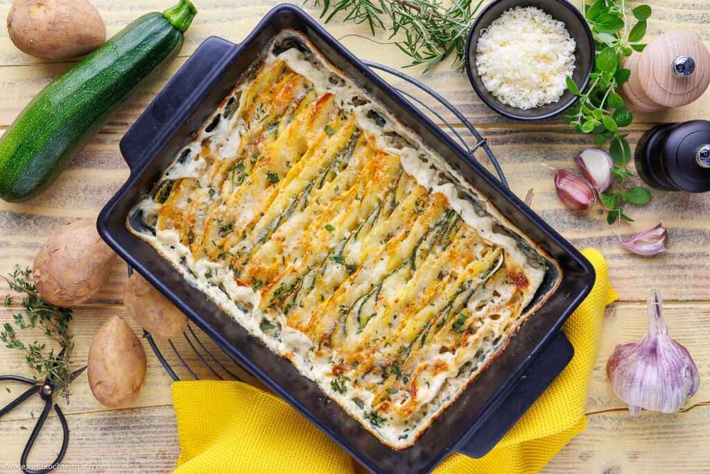 Kartoffel-Zucchini-Auflauf – cremig und würzig - emmikochteinfach