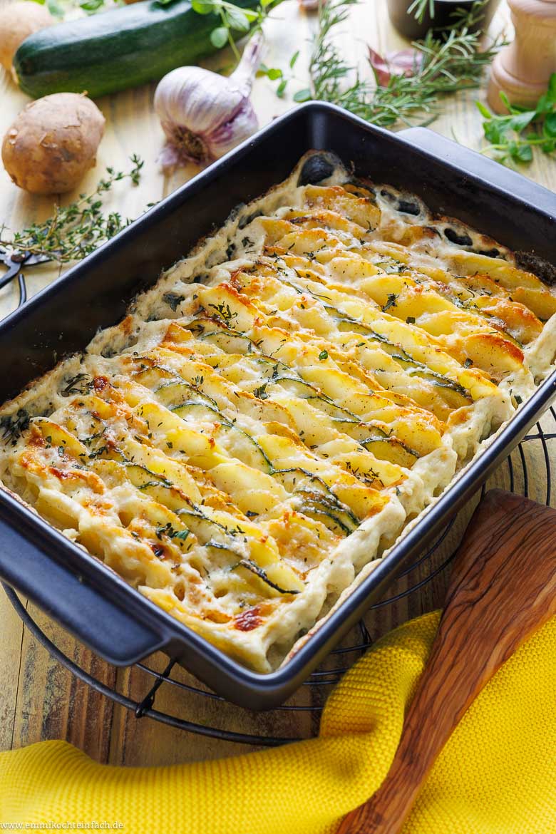 Cremiger Kartoffel-Zucchini-Auflauf aus dem Backofen