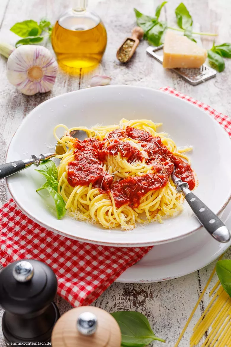 Spaghetti Napoli Rezept wie in Italien