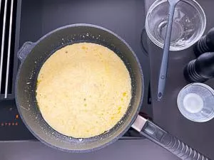 Die cremige Zitronen Sauce zubereiten