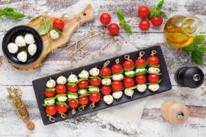 Tomate-Mozzarella-Spieße Rezept - schnelles und einfaches Fingerfood