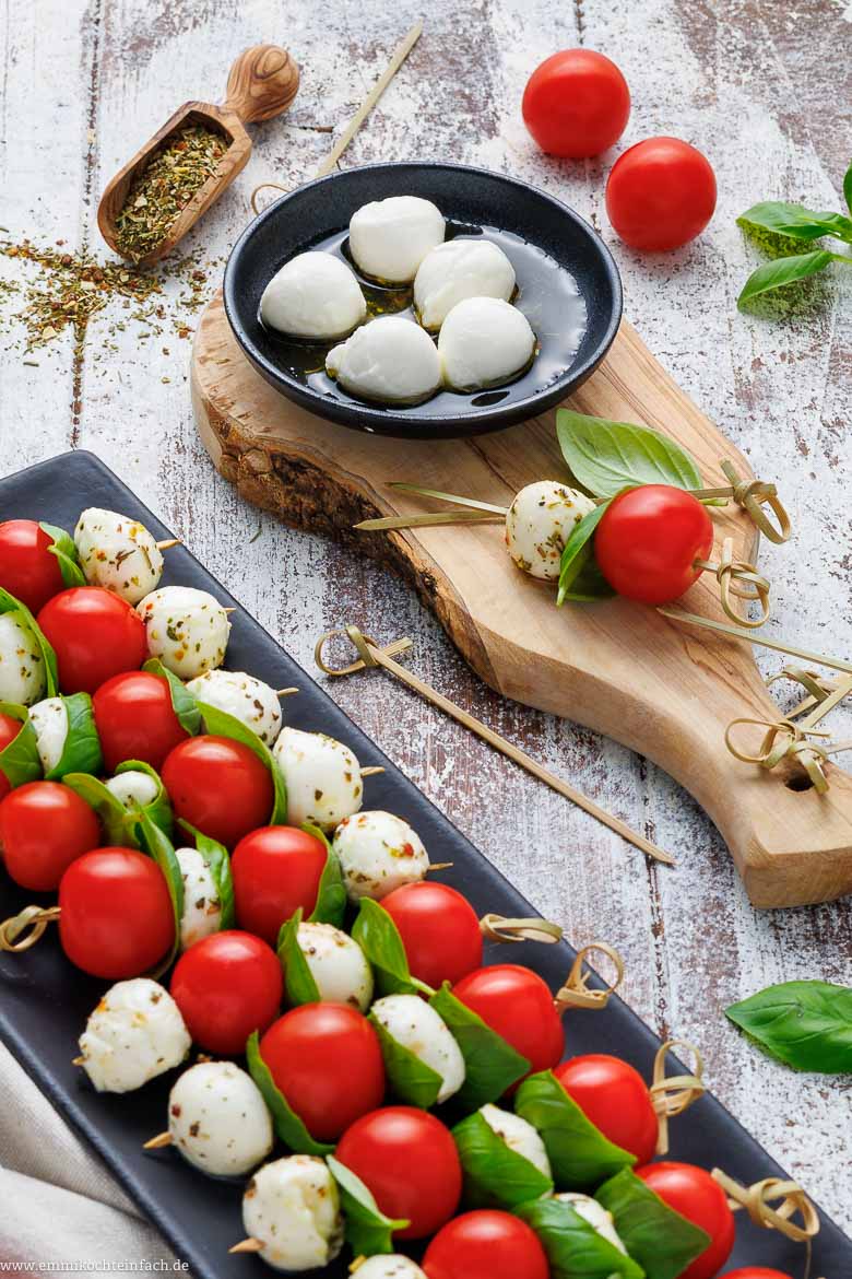 Schnelles Fingerfood - Tomate-Mozzarella-Spie&szlig;e
