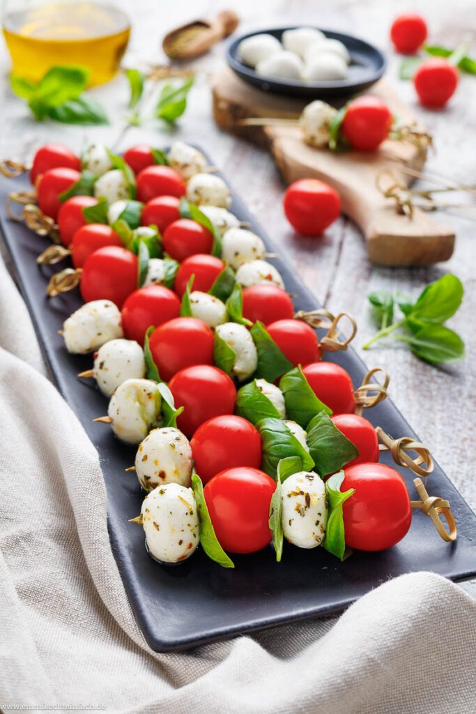 Tomate-Mozzarella-Spieße – schnelles Fingerfood